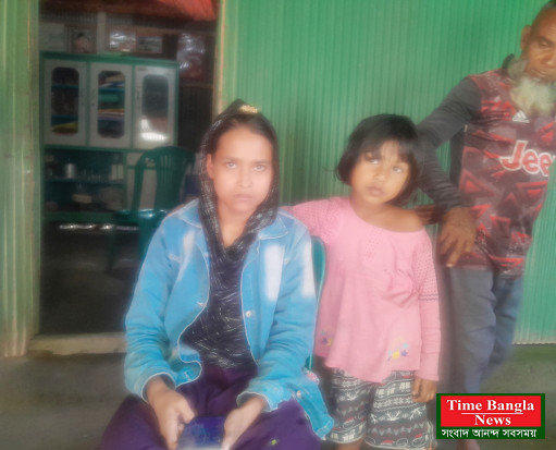 পঞ্চগড়ের তেঁতুলিয়ায় বিয়ের দাবিতে প্রেমিকের বাড়িতে প্রেমিকার অনশন